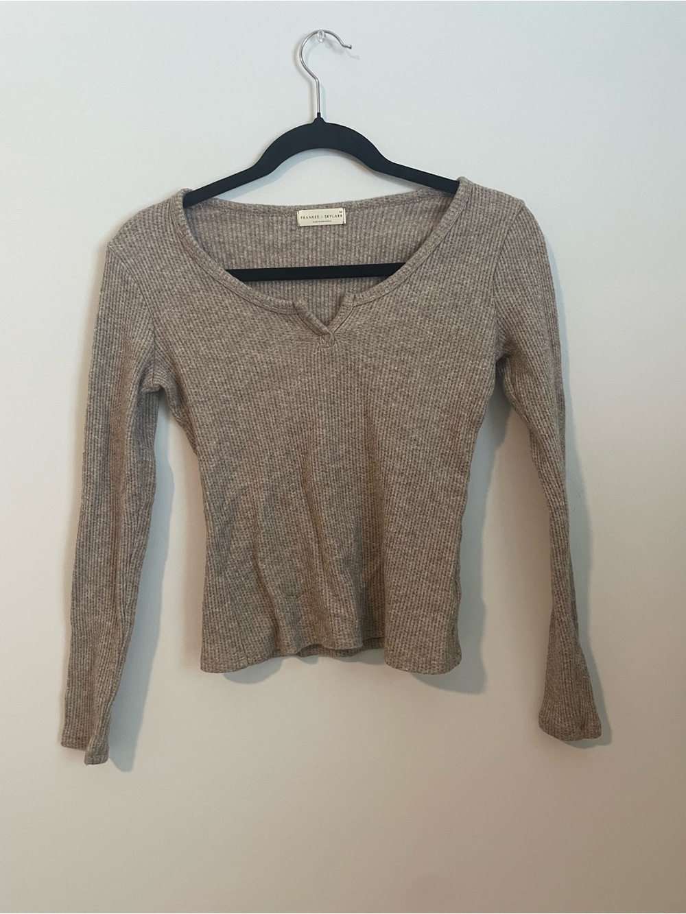 Lightweight Ribbed V-Neck Long Sleeve Top - Taupe